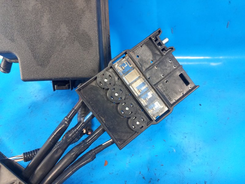 Блок предохранителей моторный отсек TOYOTA PRIUS 16- XW50