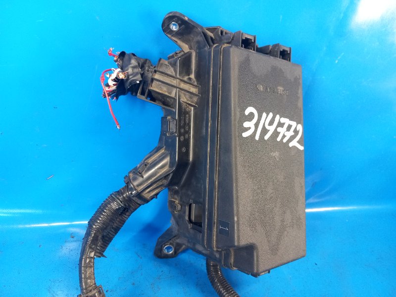 Блок предохранителей моторный отсек PRIUS 16- 2017 XW50