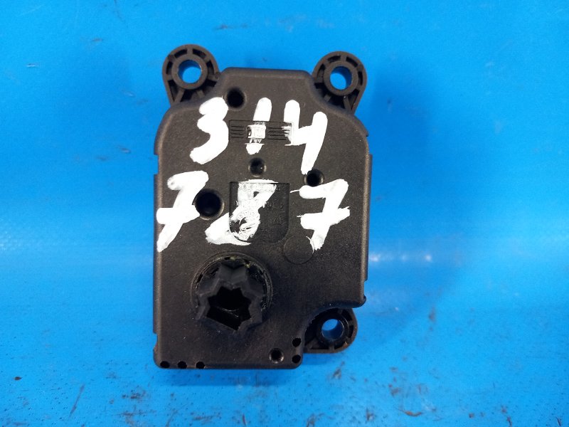 Моторчик заслонки печки FORD FOCUS 10-18 2015 2.0 C20HDEX AV6N19E616AA Б/У