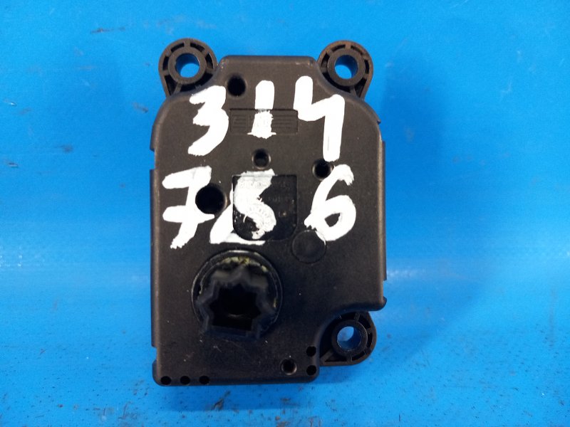 Моторчик заслонки печки FORD FOCUS 10-18 2015 2.0 C20HDEX AV6N19E616AA Б/У