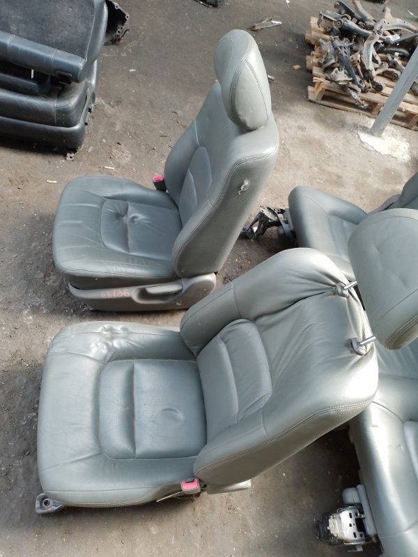 Сиденья комплект TOYOTA LAND CRUISER 200 08-21