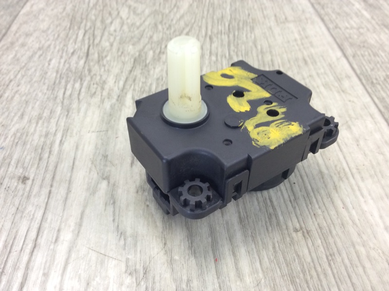 Моторчик заслонки печки MITSUBISHI OUTLANDER XL 05-13 Внедорожник 3.0 6B31