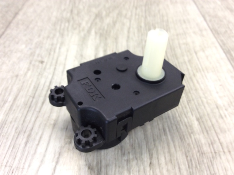 Моторчик заслонки печки OUTLANDER XL 05-13 2007 Внедорожник 3.0 6B31 Моторчик заслонки печки OUTLANDER XL 05-13 2007 Внедорожник 3.0 6B31