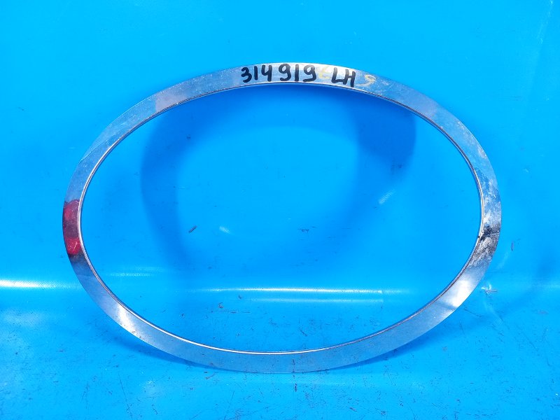 Запчасть накладка на фару левая MINI COOPER (F56) 14-18 2014 F56 B38M 1.5T 51 13 7 300 631 Б/У Накладка на фару левая MINI COOPER (F56) 14-18 2014 F56 B38M 1.5T 51 13 7 300 631 Б/У