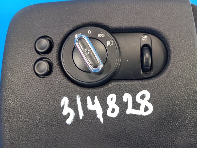 Запчасть блок управления освещением MINI COOPER (F56) 14-18 2014 F56 B38M 1.5T 61 31 5 A25 475 Б/У Блок управления освещением MINI COOPER (F56) 14-18 2014 F56 B38M 1.5T 61 31 5 A25 475 Б/У