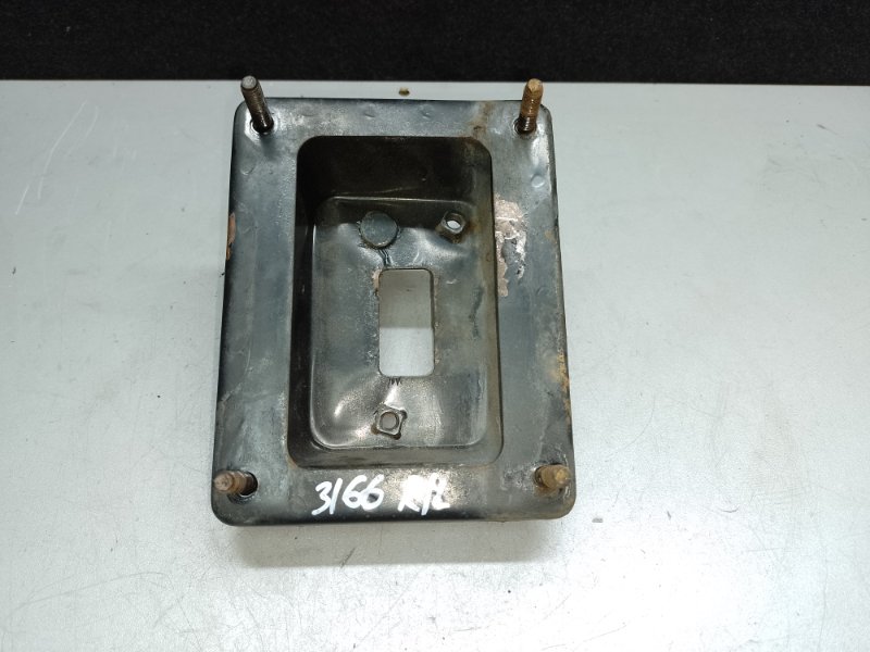 Запчасть кронштейн усилителя заднего бампера левый HYUNDAI ACCENT MC 06-10 2009 1.6 G4ED 86641-1E050 Б/У Кронштейн усилителя заднего бампера левый HYUNDAI ACCENT MC 06-10 2009 1.6 G4ED 86641-1E050 Б/У