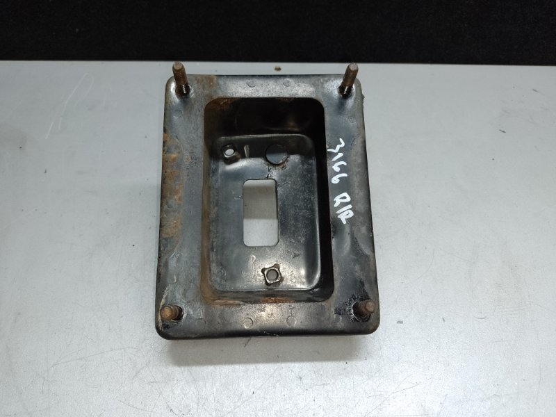 Запчасть кронштейн усилителя заднего бампера правый HYUNDAI ACCENT MC 06-10 2009 1.6 G4ED 86642-1E050 Б/У Кронштейн усилителя заднего бампера правый HYUNDAI ACCENT MC 06-10 2009 1.6 G4ED 86642-1E050 Б/У