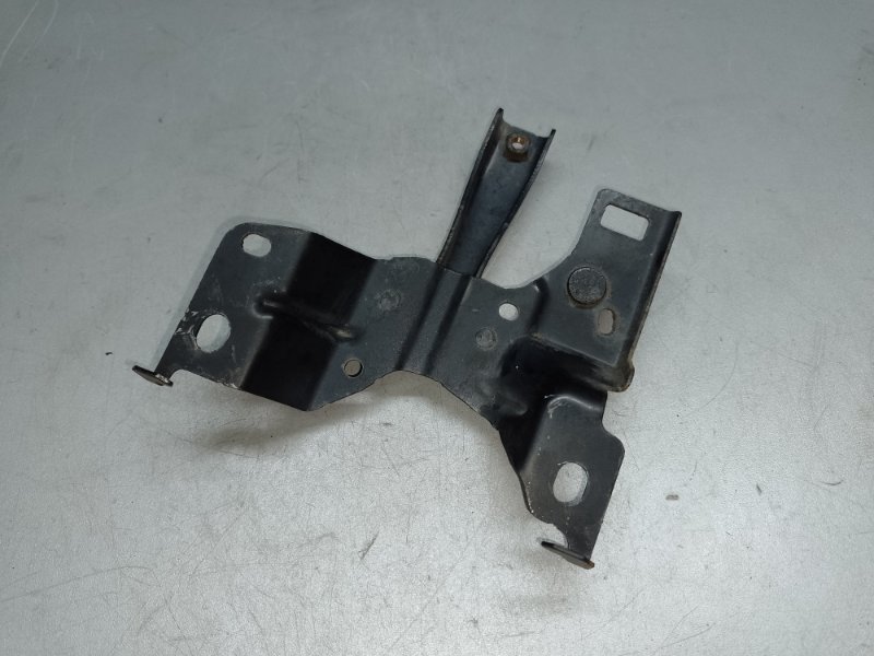 Кронштейн замка капота 3 BL 09-13 2009 2.5 L (L5-VE)