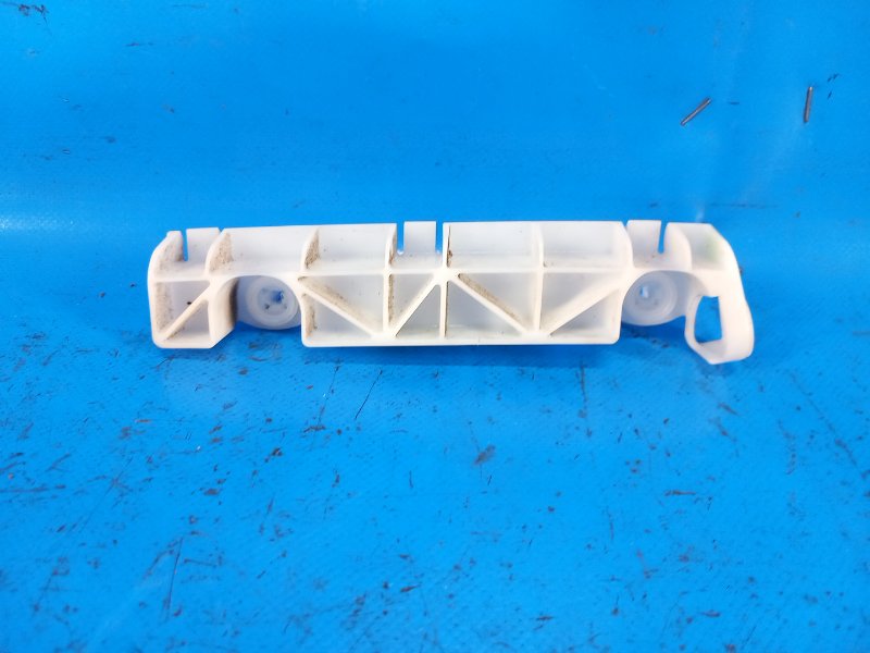 Кронштейн заднего бампера левый OUTLANDER XL 05-13 2011 2.4 4B12