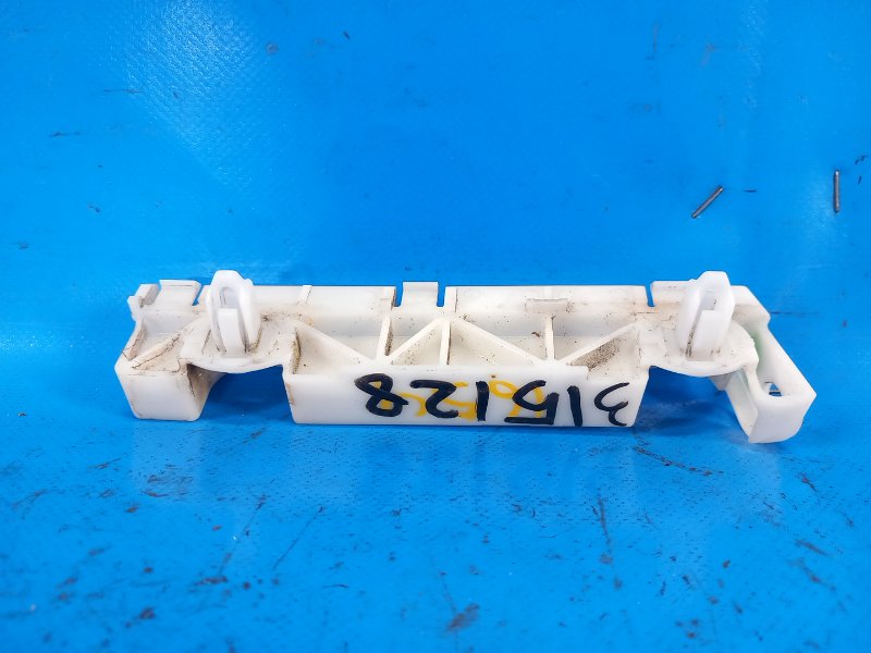 Кронштейн заднего бампера правый OUTLANDER XL 05-13 2011 2.4 4B12