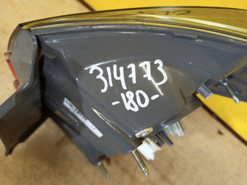 Фонарь наружный левый COROLLA 12-19 E180 Фонарь наружный левый COROLLA 12-19 E180