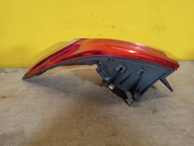 Фонарь наружный левый COROLLA 12-19 E180 Фонарь наружный левый COROLLA 12-19 E180