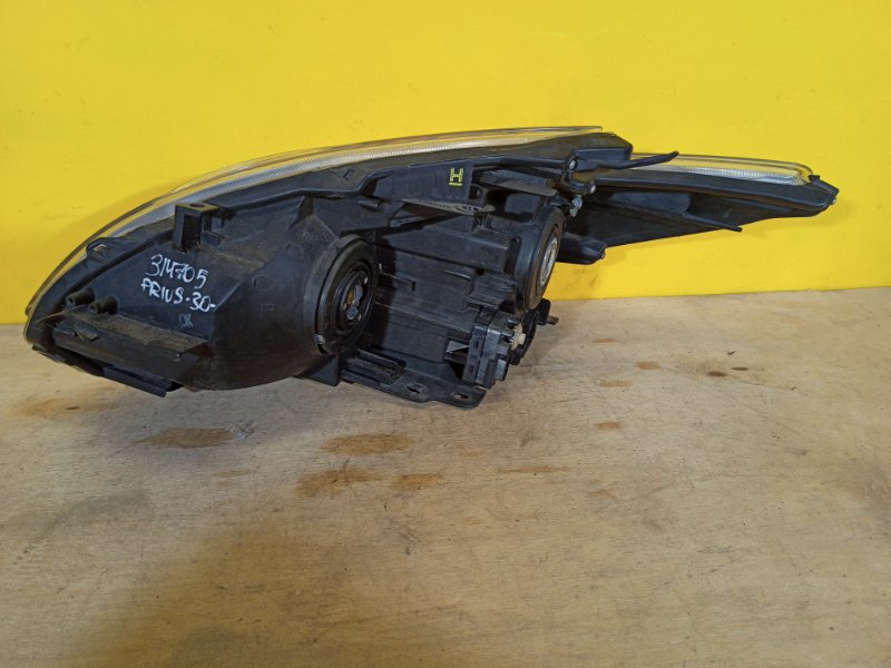 Фара правая PRIUS - 30 09-17 Фара правая PRIUS - 30 09-17