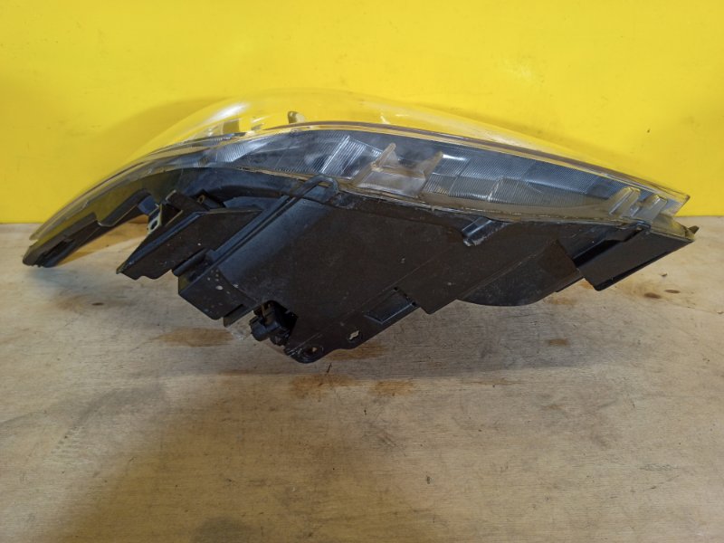 Фара правая PRIUS - 30 09-17 Фара правая PRIUS - 30 09-17