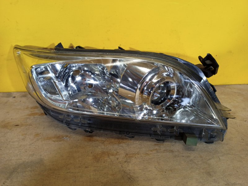 Запчасть фара правая TOYOTA RAV4 05-12 8113042500 Б/У Фара правая TOYOTA RAV4 05-12 8113042500 Б/У