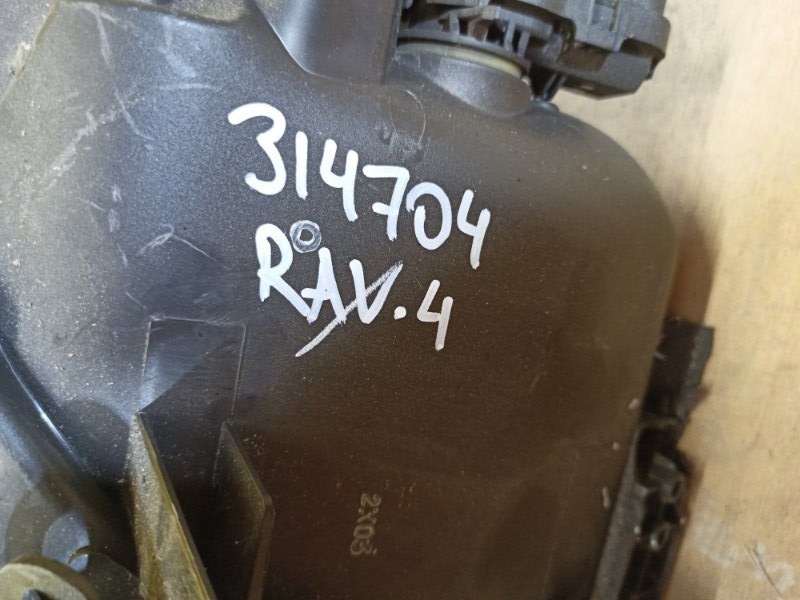 Фара правая RAV4 05-12 Фара правая RAV4 05-12