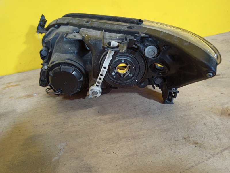 Фара правая RAV4 05-12 Фара правая RAV4 05-12