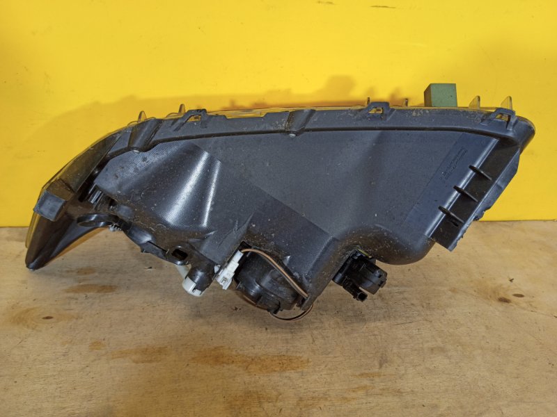 Фара правая RAV4 05-12 Фара правая RAV4 05-12