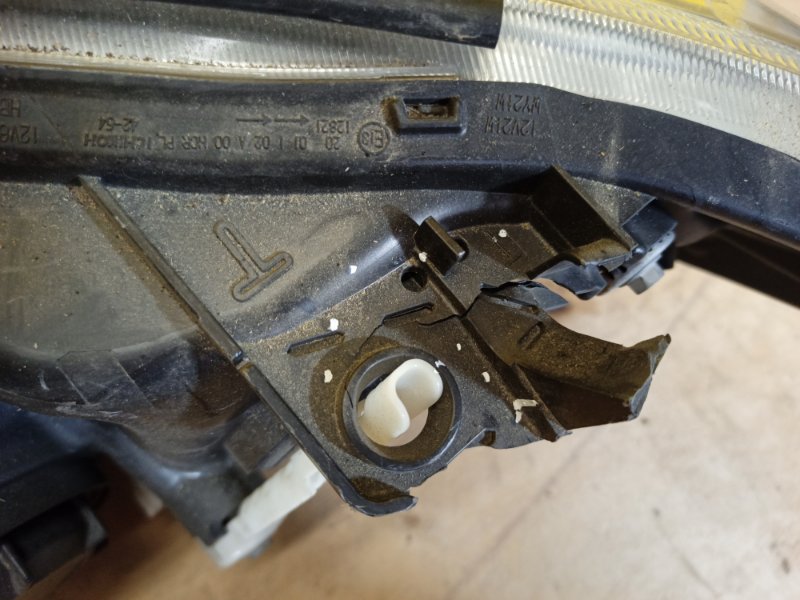 Фара правая RAV4 05-12 Фара правая RAV4 05-12