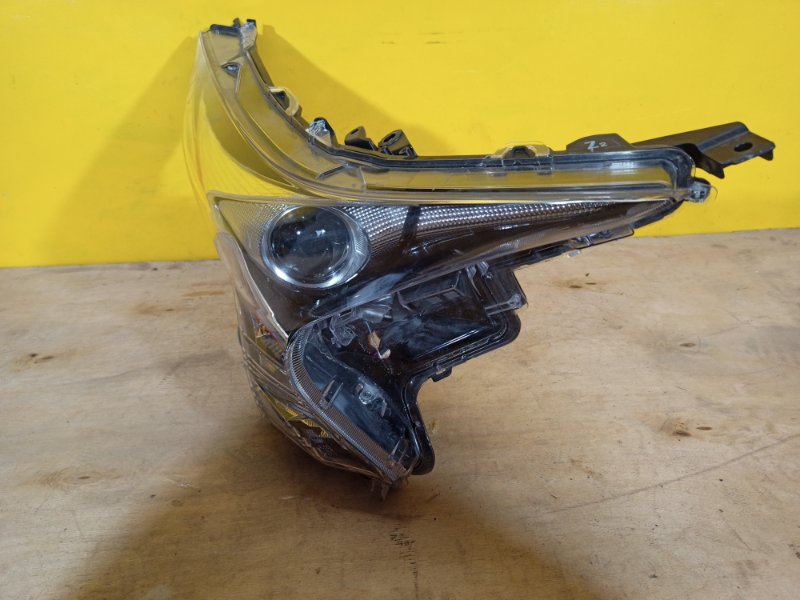 Запчасть фара правая TOYOTA PRIUS 16- 8114547700 Б/У Фара правая TOYOTA PRIUS 16- 8114547700 Б/У
