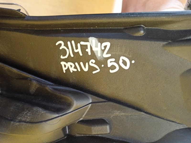 Фара правая PRIUS 16- Фара правая PRIUS 16-