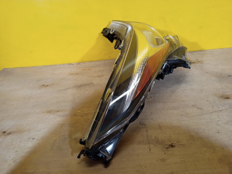 Фара правая PRIUS 16- Фара правая PRIUS 16-