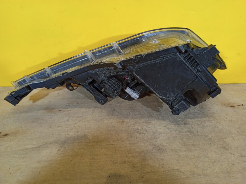 Фара левая RAV4 13-19