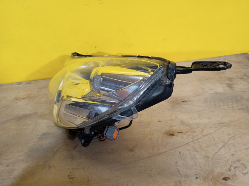 Фара левая SUBARU OUTBACK 09-14 BR Фара левая SUBARU OUTBACK 09-14 BR