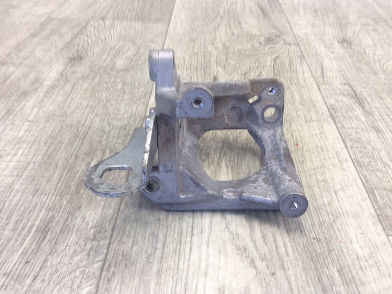 Кронштейн компрессора кондиционера SUBARU CROSSTREK 12-17 GP FB20X e-Boxer