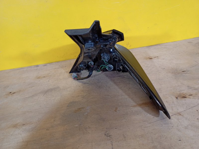 Фонарь наружный левый LEAF 18-