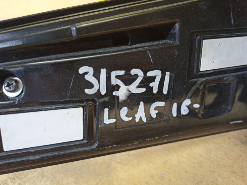 Фонарь наружный правый LEAF 18-