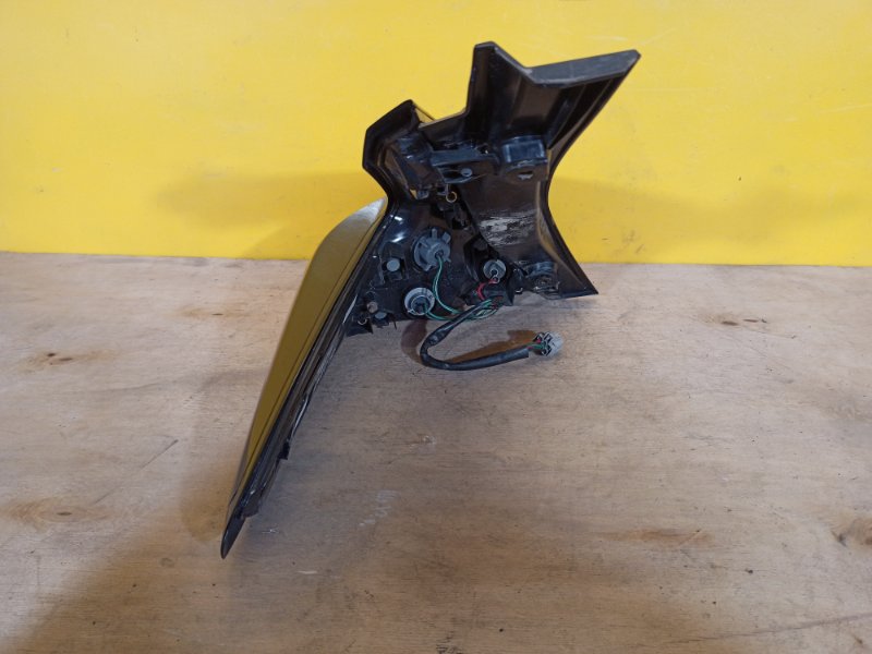 Фонарь наружный правый LEAF 18-