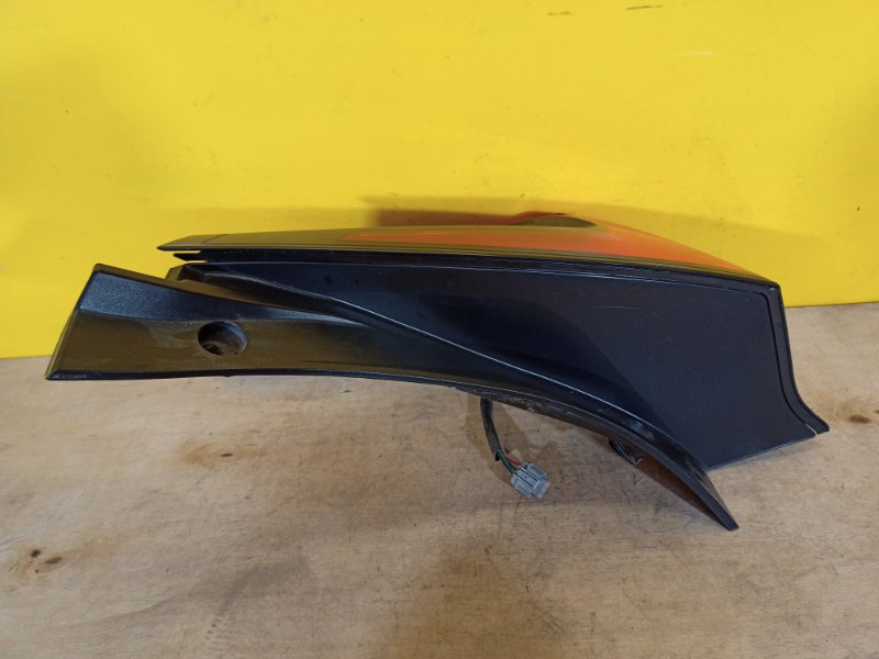 Фонарь наружный правый LEAF 18-