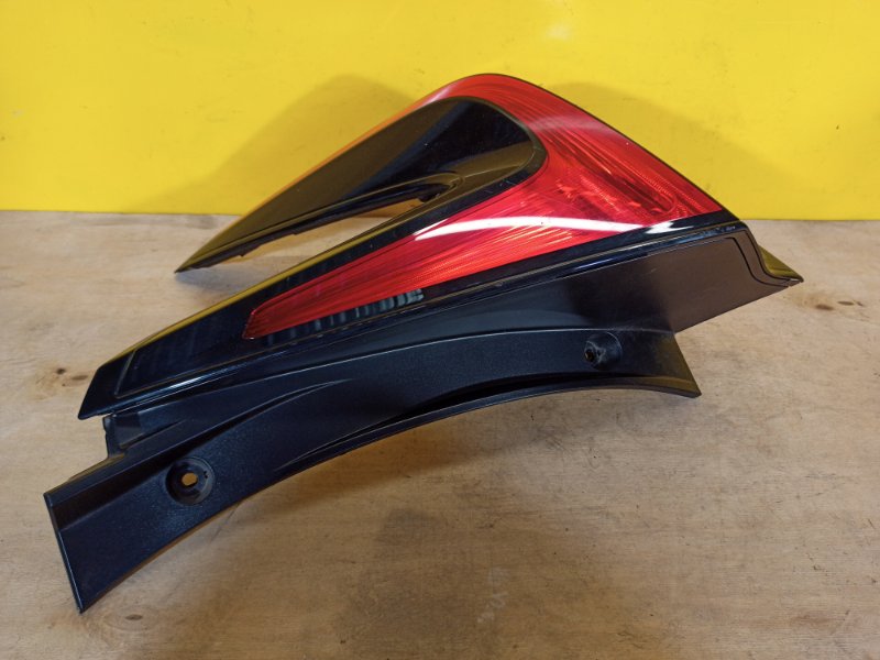 Фонарь наружный правый LEAF 18-