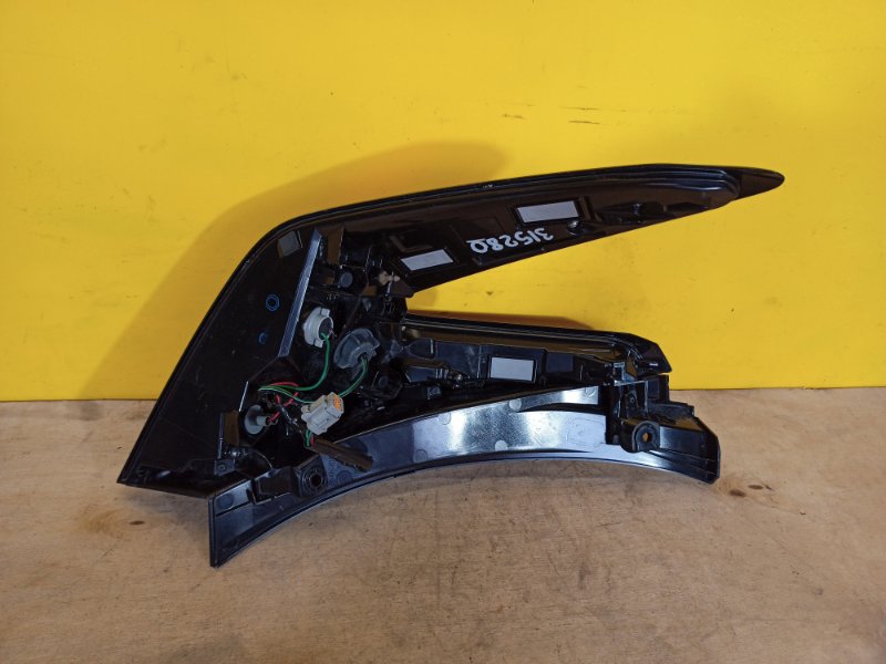 Фонарь наружный правый LEAF 18-