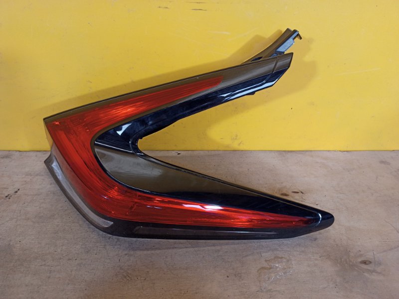 Фонарь наружный правый LEAF 18-