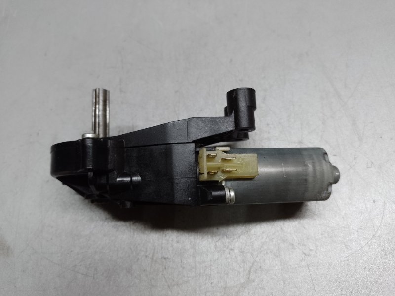 Моторчик регулировки сиденья передний левый GL-CLASS X164 06-12 2011 M273923 4.7L