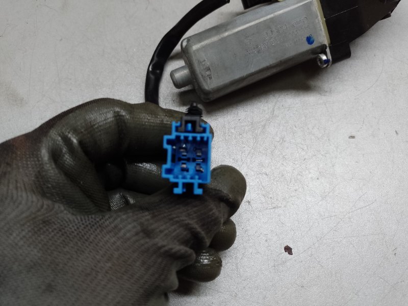 Моторчик регулировки сиденья передний левый GL-CLASS X164 06-12 2011 M273923 4.7L