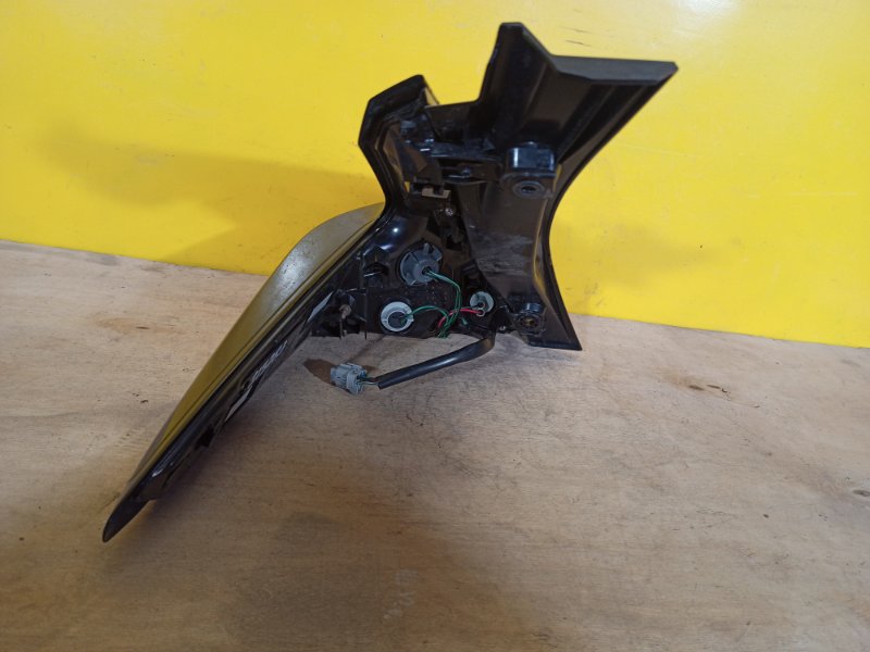 Фонарь наружный правый LEAF 18-