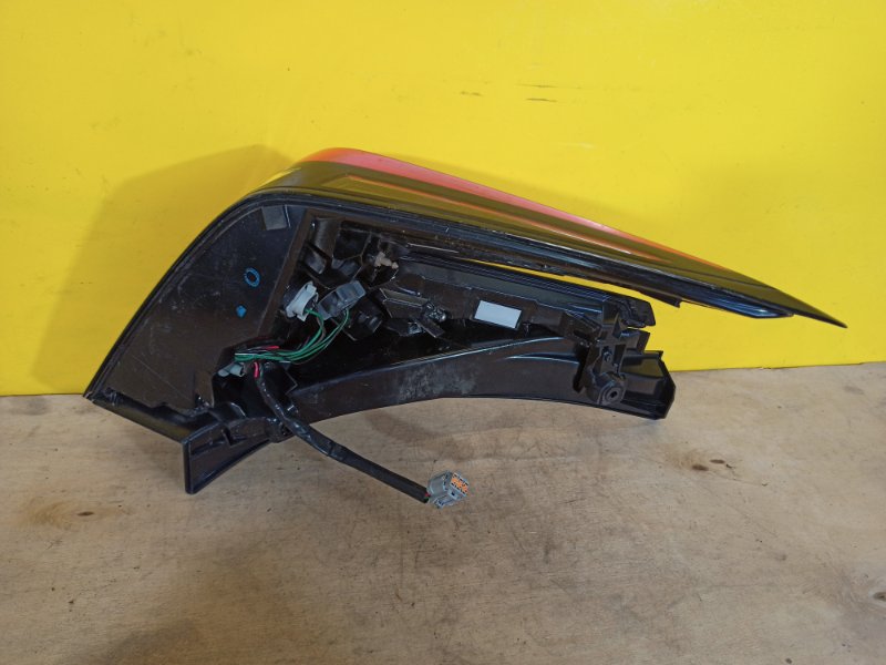 Фонарь наружный правый LEAF 18-