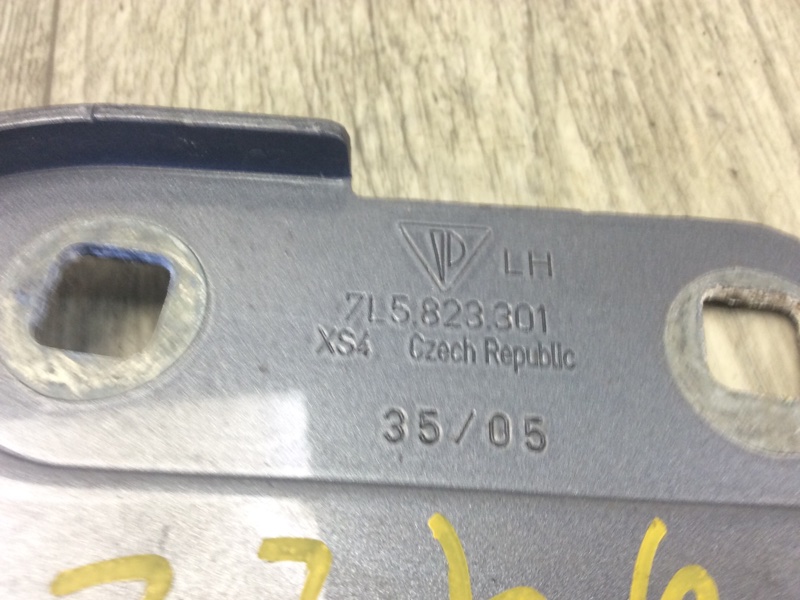 Петля капота левая CAYENNE 02-07 2006 955 4.5i M48