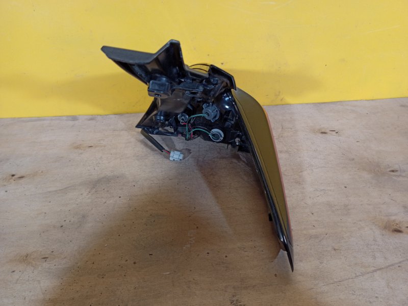 Фонарь наружный левый LEAF 18-