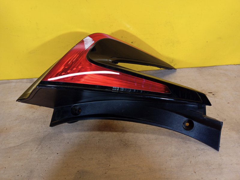 Фонарь наружный левый LEAF 18-