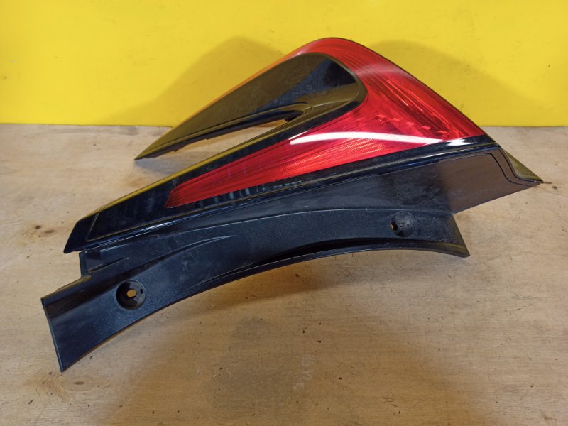 Фонарь наружный правый LEAF 18-