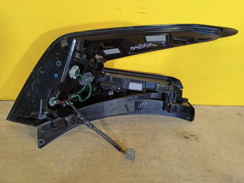 Фонарь наружный правый LEAF 18-