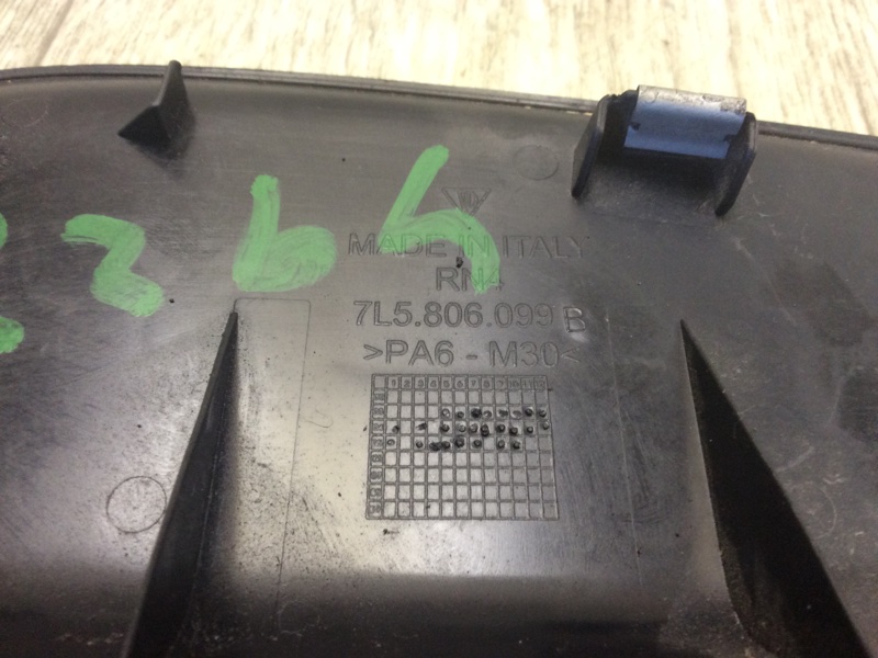 Накладка двигателя декоративная левая CAYENNE 02-07 2006 955 4.5i M48 Накладка двигателя декоративная левая CAYENNE 02-07 2006 955 4.5i M48