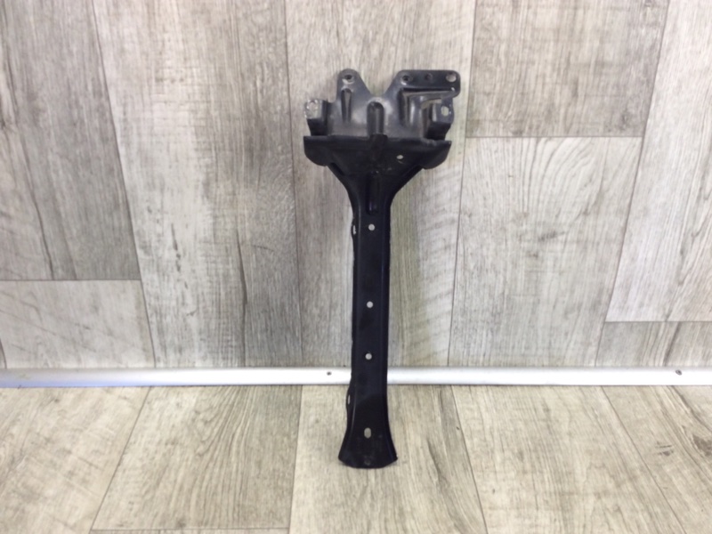 Кронштейн замка капота CAYENNE 02-07 2006 955 4.5i M48 Кронштейн замка капота CAYENNE 02-07 2006 955 4.5i M48