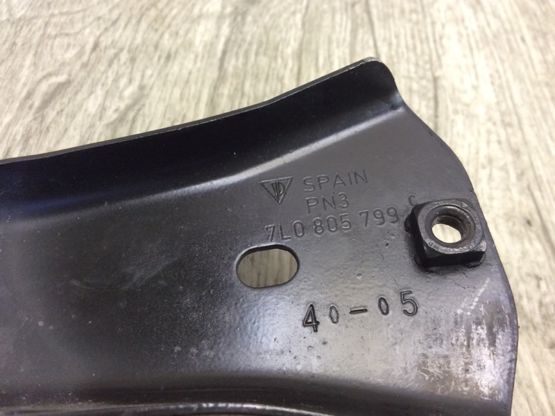 Кронштейн замка капота PORSCHE CAYENNE 02-07 955 4.5i M48 Кронштейн замка капота PORSCHE CAYENNE 02-07 955 4.5i M48