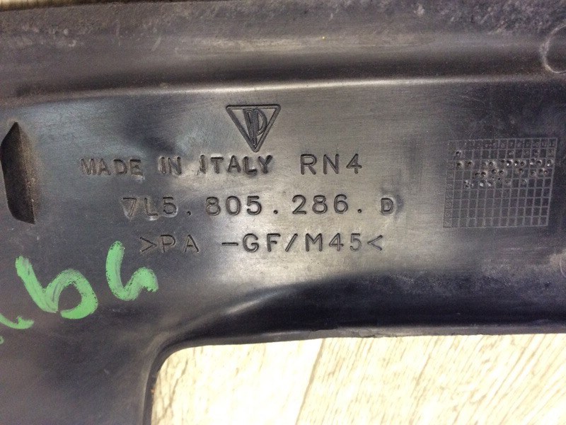 Накладка на фару правая CAYENNE 02-07 2006 955 4.5i M48