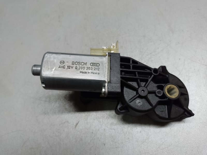 Моторчик регулировки сиденья передний правый MERCEDES GL-CLASS X164 06-12 M273923 4.7L